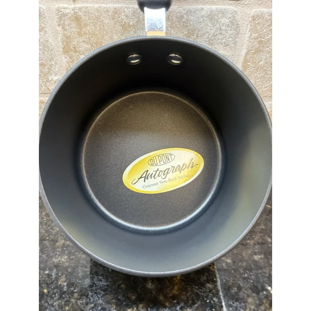 NEW Pampered Chef 2qt Professional Cookware Non-stick Sauce Pan Pot Retired